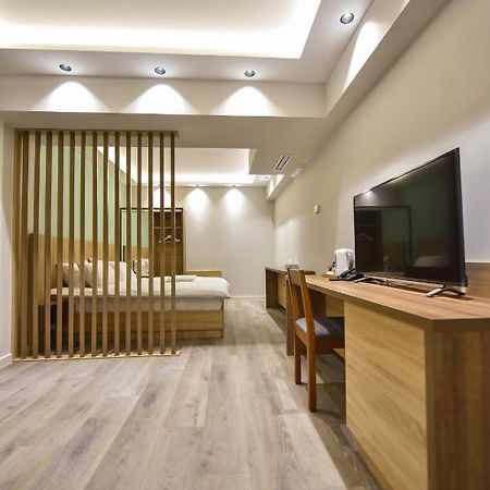 Baron Boutique Hotel เยเรวาน ภายนอก รูปภาพ