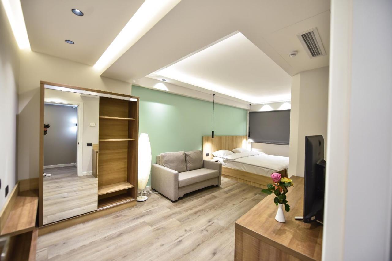 Baron Boutique Hotel เยเรวาน ภายนอก รูปภาพ