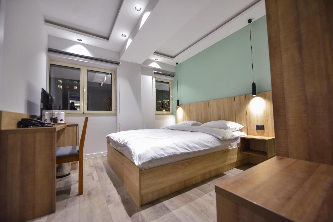 Baron Boutique Hotel เยเรวาน ภายนอก รูปภาพ