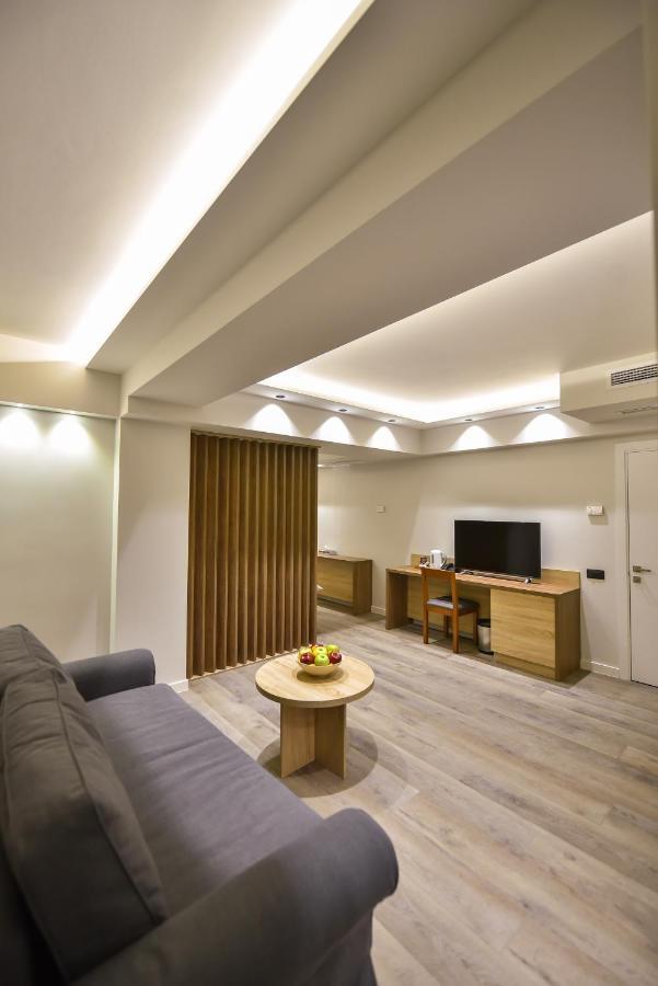 Baron Boutique Hotel เยเรวาน ภายนอก รูปภาพ