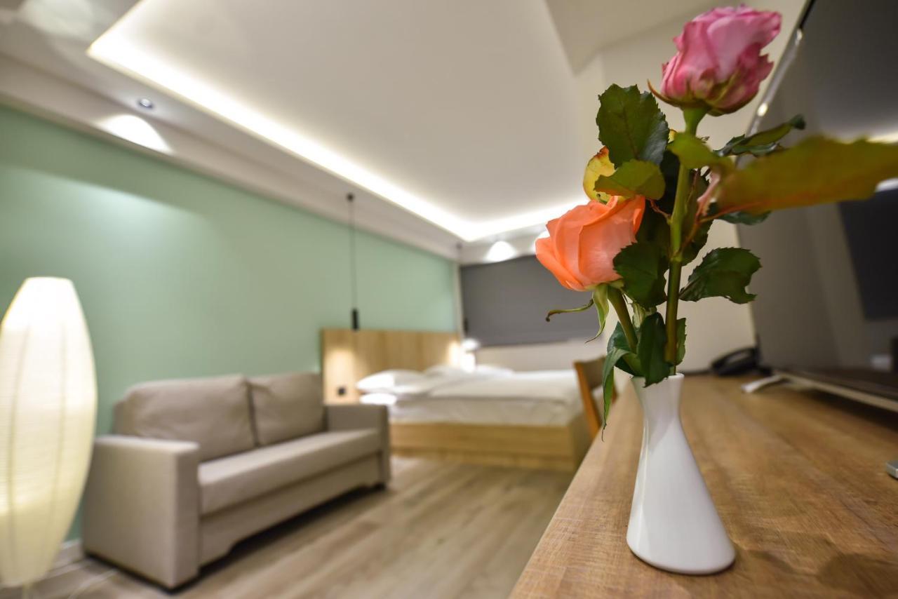 Baron Boutique Hotel เยเรวาน ภายนอก รูปภาพ
