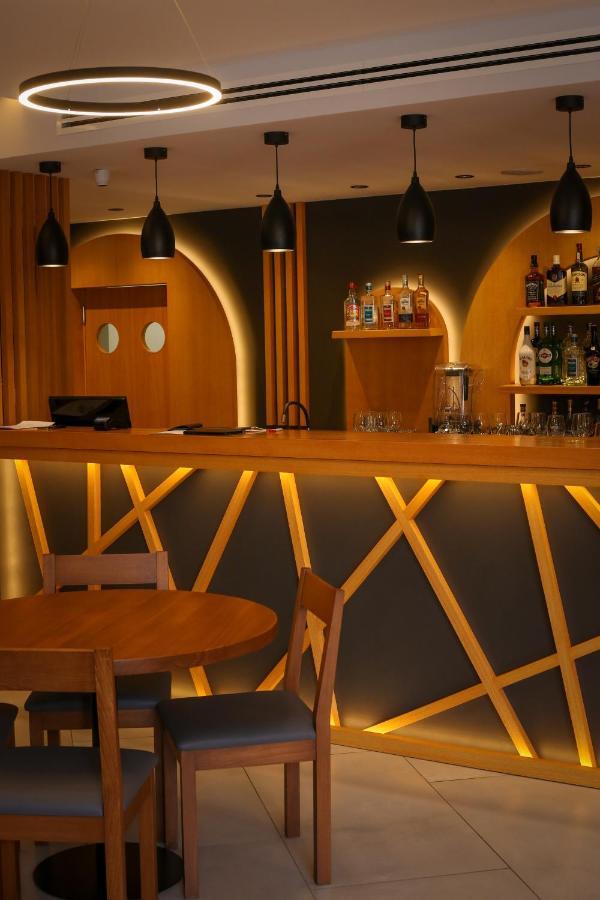 Baron Boutique Hotel เยเรวาน ภายนอก รูปภาพ
